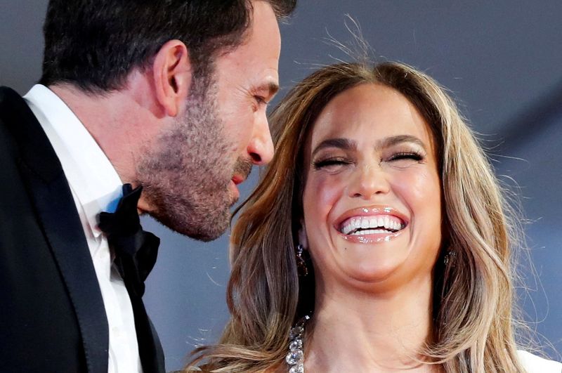 &copy; Reuters. FOTO DO ARQUIVO: 78º Festival de Cinema de Veneza - Exibição de estreia do filme "O Último Duelo" - Fora de competição - Veneza, Itália, 10 de setembro de 2021. Jennifer Lopez e Ben Affleck. REUTERS/Yara Nardi