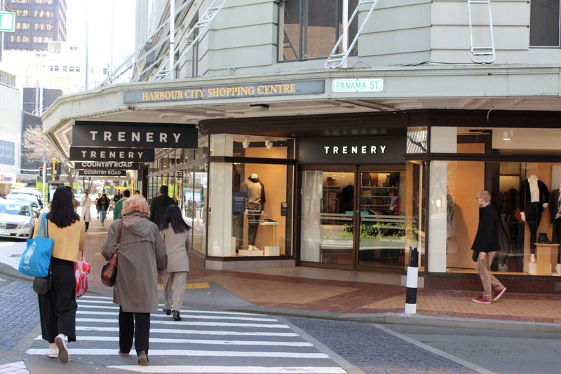 &copy; Reuters. FILE PHOTO: People walk on Lambton Quay street in Wellington, New Zealand July 23, 2020. Picture taken July 23, 2020. REUTERS/Praveen Menon