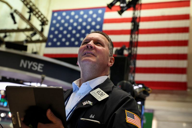 &copy; Reuters. FILE PHOTO: A trader works on the floor of the New York Stock Exchange (NYSE) in New York City, U.S., July 13, 2022. REUTERS/Brendan McDermid