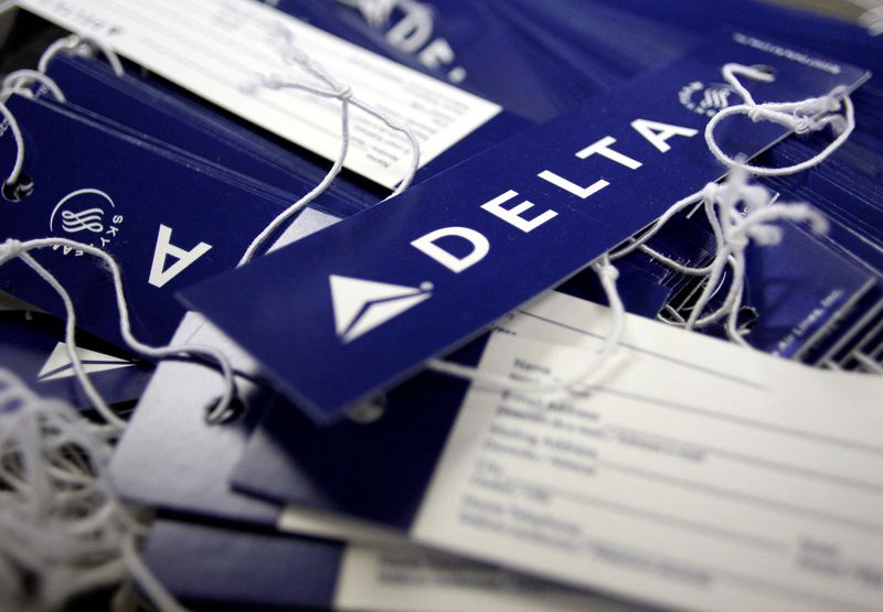 &copy; Reuters. Delta Air Lines a annoncé lundi avoir commandé à Boeing 100 exemplaires de son 737 MAX 10 pour une valeur d'environ 13,5 milliards de dollars (13,3 milliards d'euros) au prix catalogue et avoir posé une option pour 30 appareils supplémentaires. /Phot