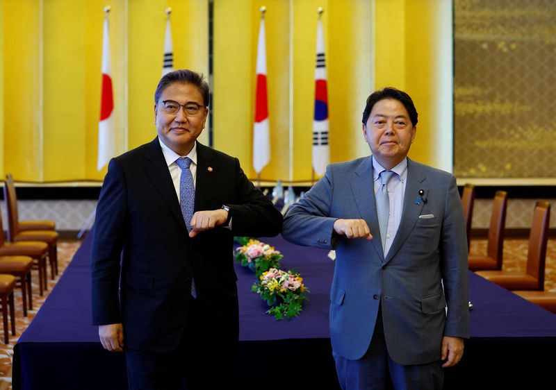 &copy; Reuters. Ministro das Relações Exteriores, Park Jin, ao lado do ministro das Relações Exteriores do Japão, Yoshimasa Hayashi, durante reuniõ em Tóquio
18/07/2022 REUTERS/Kim Kyung-Hoon/Pool