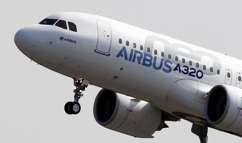 © Reuters. Airbus A320neo decola em Colomiers, sudoeste da França
25/09/2014
REUTERS/Regis Duvignau