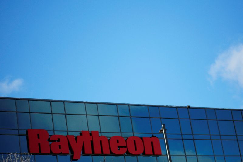 &copy; Reuters. FILE PHOTO: A sign marks the Raytheon offices in Woburn, Massachusetts, U.S. January 25, 2017.   REUTERS/Brian Snyder/File Photo