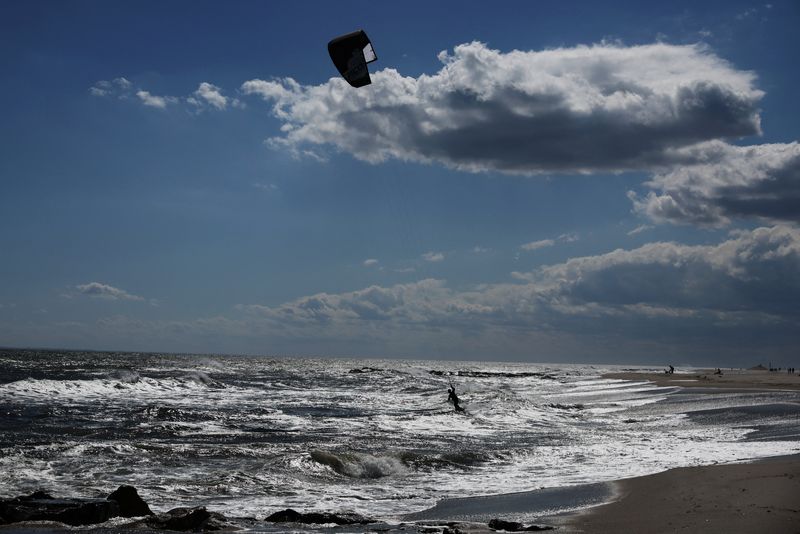 &copy; Reuters. FILE PHOTO: A kite surfer rides the waves of the Atlantic Ocean beachside in Long Beach, New York, U.S., June 9, 2022.  REUTERS/Shannon Stapleton