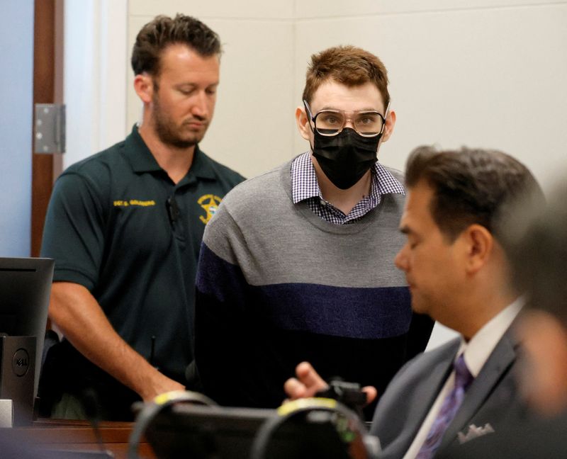 &copy; Reuters. Nikolas Cruz é levado para audiência em tribunal de Fort Lauderdale
18/07/2022
Carline Jean/Pool via REUTERS