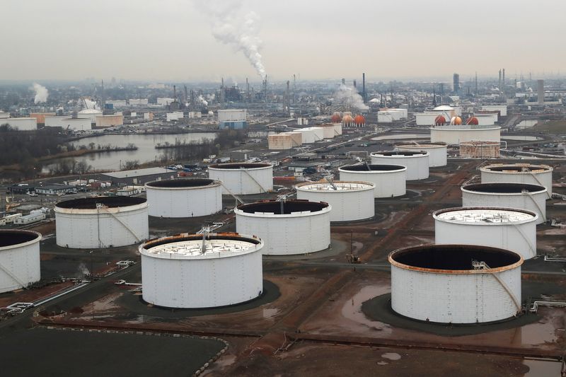 &copy; Reuters. General view of oil tanks and the Bayway Refinery of Phillips 66 in Linden, New Jersey, U.S., March 30, 2020. REUTERS/Mike Segar  