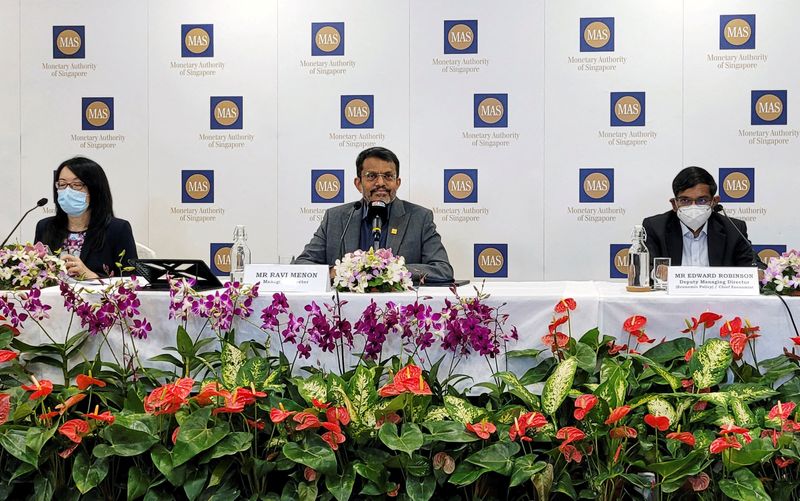 © Reuters. Ravi Menon, the managing director of the Monetary Authority of Singapore, speaks at a news conference in Singapore July 19, 2022. REUTERS/Anshuman Saga