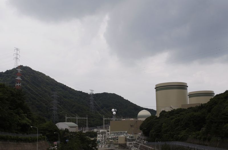 &copy; Reuters. 　７月１９日、関西電力は定期検査中の高浜原発３号機について、未定となっていた発電機並列時期（電気を送電線に送る日）を７月２６日にすると発表した。写真は福井県で２０１１年７