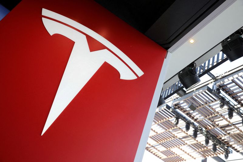&copy; Reuters. FILE PHOTO: A Tesla logo is seen in Los Angeles, California U.S. January 12, 2018. REUTERS/Lucy Nicholson