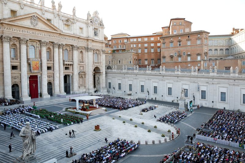 New Vatican policy orders foreign investment accounts closed