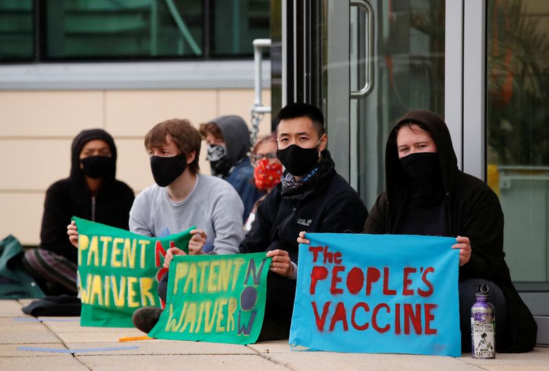 &copy; Reuters. FILE PHOTO: Protesters display banners against vaccine patents outside the Cambridge AstraZeneca site, amid the coronavirus disease (COVID-19) pandemic, in Cambridge, Britain, May 11, 2021. REUTERS/Andrew Couldridge/File Photo