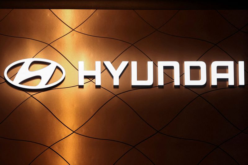 &copy; Reuters. FILE PHOTO: The logo of Hyundai Motor Company is pictured at the New York International Auto Show, in Manhattan, New York City, U.S., April 13, 2022. REUTERS/Andrew Kelly/