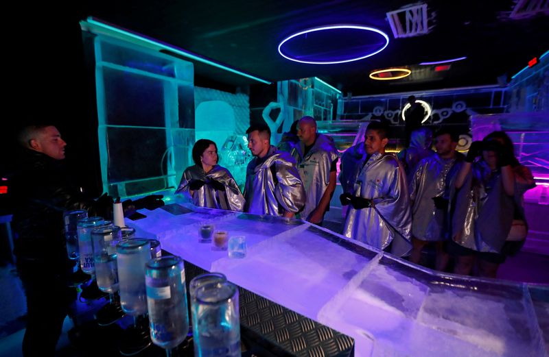 © Reuters. Customers wait to order a drink inside the Ice Pub in Prague, Czech Republic, July 19, 2022. REUTERS/David W Cerny