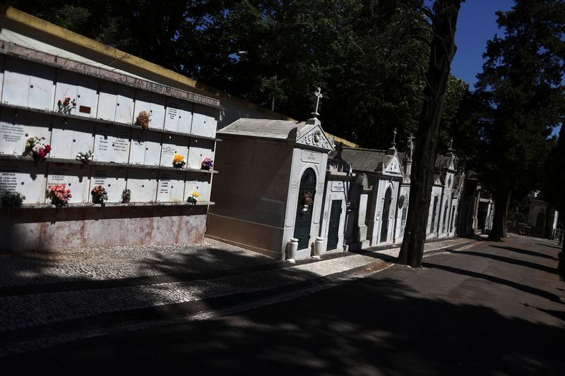 &copy; Reuters. Vista del cementerio de Prazeres en Lisboa, Portugal, 19 de julio del 2022. REUTERS/Pedro Nunes