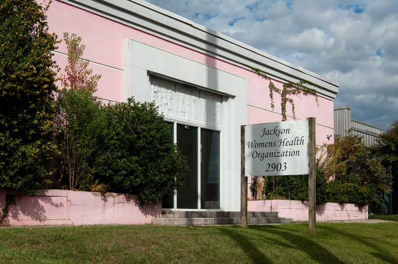 &copy; Reuters. FILE PHOTO: The Jackson Women's Health Organization, Mississippi's only abortion clinic, remains open in Jackson, Mississippi, U.S., October 27, 2021. REUTERS/Rory Doyle/File Photo