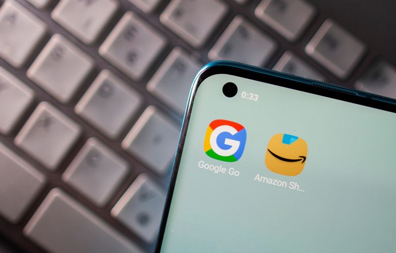 &copy; Reuters. FILE PHOTO: Smartphone with Google and Amazon apps are seen placed on keyboard in this illustration picture taken on June 25, 2021. REUTERS/Dado Ruvic/Illustration