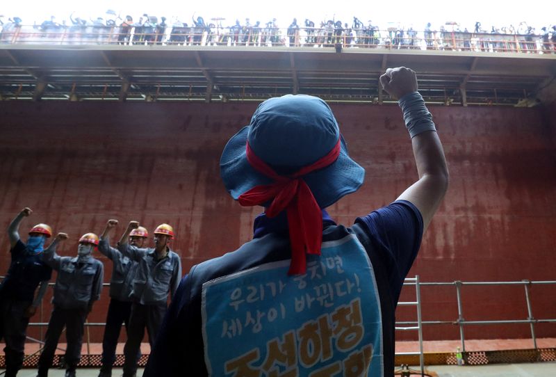 Striking S.Korea shipyard workers in talks to end siege, deliveries delayed