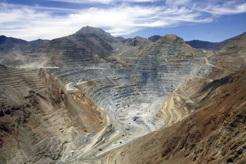 &copy; Reuters. FOTO DE ARCHIVO. Una vista de la mina Los Pelambres, cerca de Caimanes, Chile. 27 de enero de 2007. REUTERS/Victor Ruiz Caballero