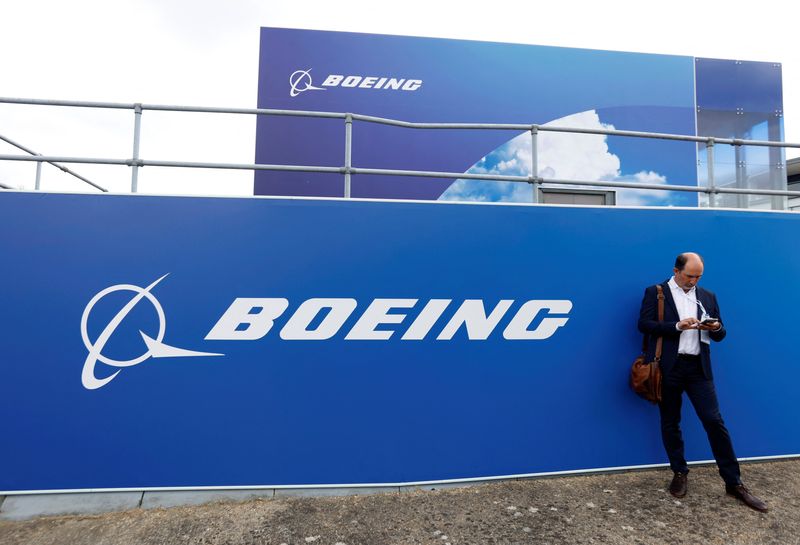 &copy; Reuters. An attendee stands by a Boeing trade pavilion at the Farnborough International Airshow, in Farnborough, Britain, July 20, 2022.  REUTERS/Peter Cziborra