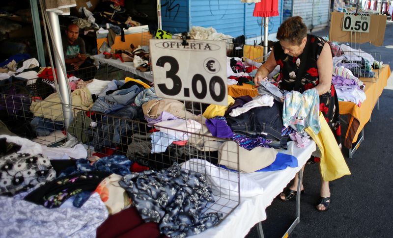 &copy; Reuters. Mercado de rua em Roma
11/08/2016 REUTERS/Max Rossi