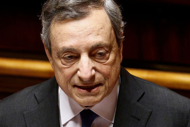 &copy; Reuters. Primeiro-ministro da Itália, Mario Draghi, durante discurso ao Senado italiano em Roma
20/07/2022 REUTERS/Guglielmo Mangiapane