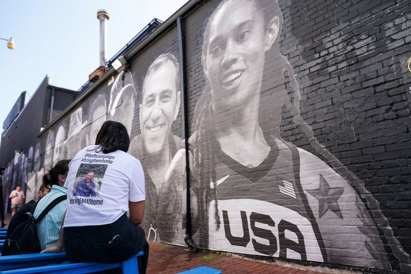 &copy; Reuters. People visit a mural of Brittney Griner and other hostages around the world created by the Bring Our Families Home Campaign, a campaign led by family members of Americans wrongfully detained or held hostage abroad, in the  Georgetown neighborhood of Washi