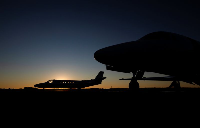 © Reuters. FILE PHOTO: Planes sit on the tarmac at Columbia Metro airport in West Columbia, South Carolina, U.S., January 8, 2022. REUTERS/Sam Wolfe