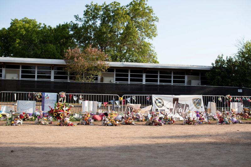 &copy; Reuters. FILE PHOTO: Privacy barriers and bike racks maintain a perimeter at a memorial outside Robb Elementary School the day after the video showing the May shooting inside the school was released, in Uvalde, Texas, U.S., July 13, 2022. REUTERS/Kaylee Greenlee B