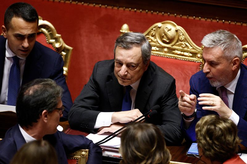 &copy; Reuters. Primeiro-ministro da Itália, Mario Draghi, durante sessão do Senado italiano em Roma
20/07/2022 REUTERS/Guglielmo Mangiapane