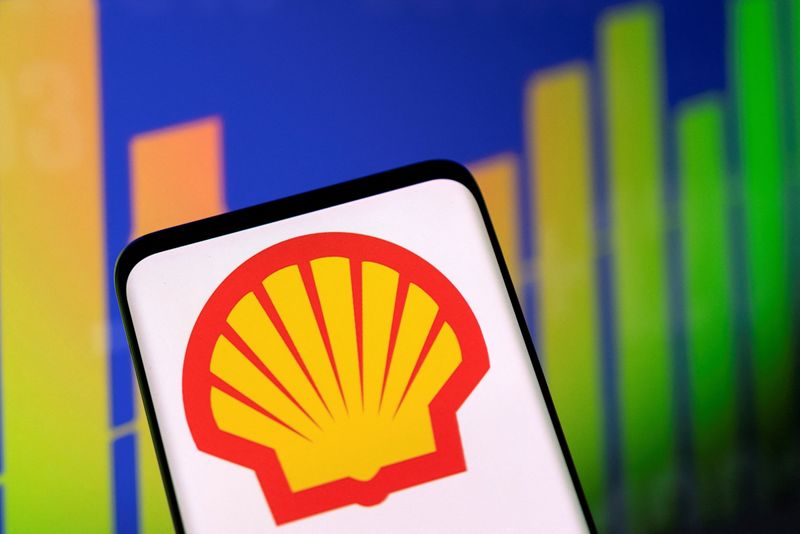 &copy; Reuters. FILE PHOTO: Shell logo and stock graph are seen in this illustration taken May 1, 2022. REUTERS/Dado Ruvic/Illustration/File Photo