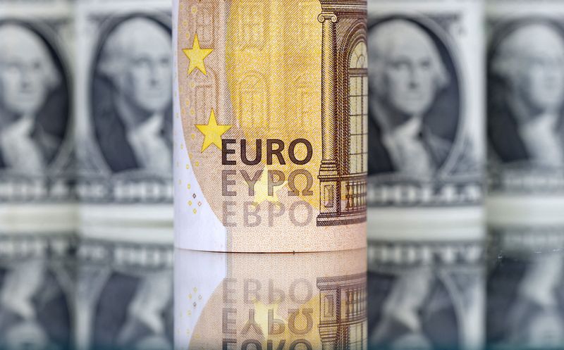 &copy; Reuters. FILE PHOTO: U.S. Dollar and Euro banknotes are seen in this illustration taken July 17, 2022. REUTERS/Dado Ruvic/Illustration/File Photo