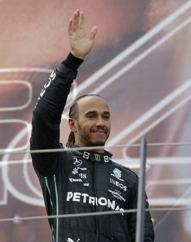 &copy; Reuters. البريطاني لويس هاميلتون سائق مرسيدس يحتفل بإحرازه المركز الثالث في جائزة النمسا الكبرى ضمن بطولة العالم لسباقات فورمولا 1 للسيارات في العا