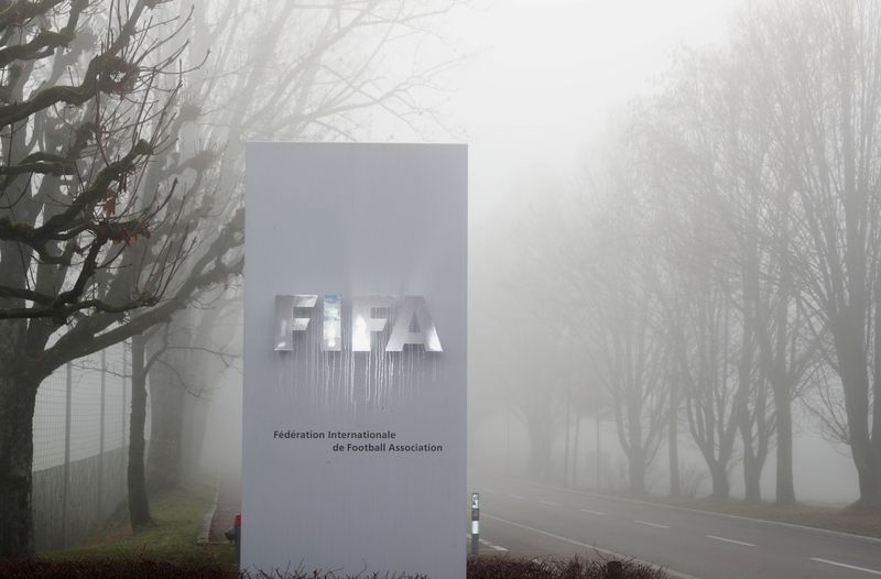 &copy; Reuters. شعار الفيفا خارج مقره في زوريخ بسويسرا - صورة من أرشيف رويترز. 