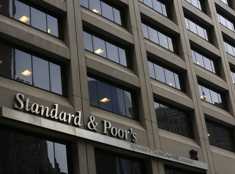 &copy; Reuters. Una vista muestra el edificio de Standard & Poor's en el distrito financiero de Nueva York, Estados Unidos. 5 de febrero, 2013. REUTERS/Brendan McDermid/Archivo