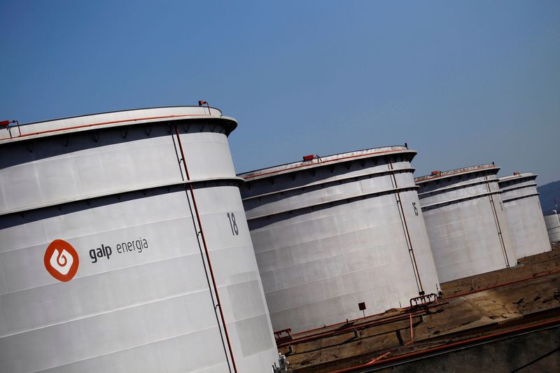 &copy; Reuters. FILE PHOTO: A Galp Energia refinery is seen near Sines, Feb. 10, 2012.  REUTERS/Rafael Marchante