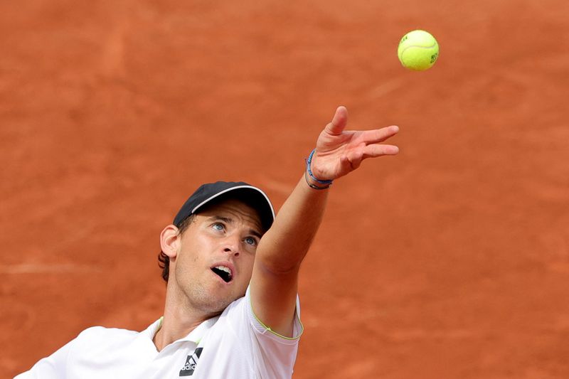 &copy; Reuters. النمساوي دومينيك تيم خلال مباراة في الدور الأول من بطولة فرنسا المفتوحة للتنس في 22 مايو أيار 2022 . تصوير : باسكال روزينيول-رويترز . 