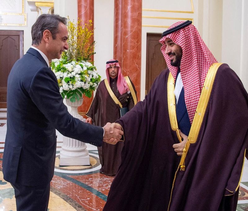 &copy; Reuters. FILE PHOTO: Saudi Arabia's Crown Prince Mohammed bin Salman shakes hands with Greek Prime Minister Kyriakos Mitsotakis in Riyadh, Saudi Arabia February 3, 2020. Bandar Algaloud/Courtesy of Saudi Royal Court/Handout via REUTERS