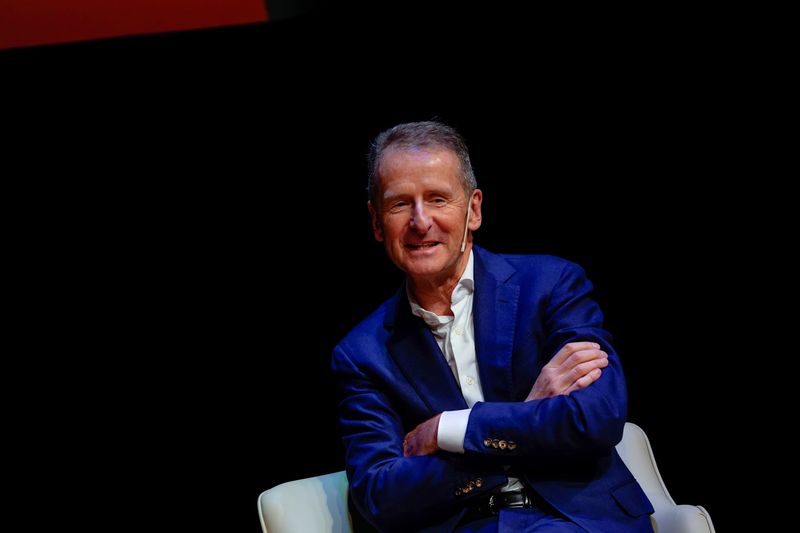 &copy; Reuters. FILE PHOTO: Volkswagen Chief Executive Officer (CEO) Herbert Diess speaks at 'Motion. Autos, Art, Architecture', an exhibition exploring parallels between the automobile and the art world, at Guggenheim Museum Bilbao, in Bilbao, Spain, April 6, 2022. REUT