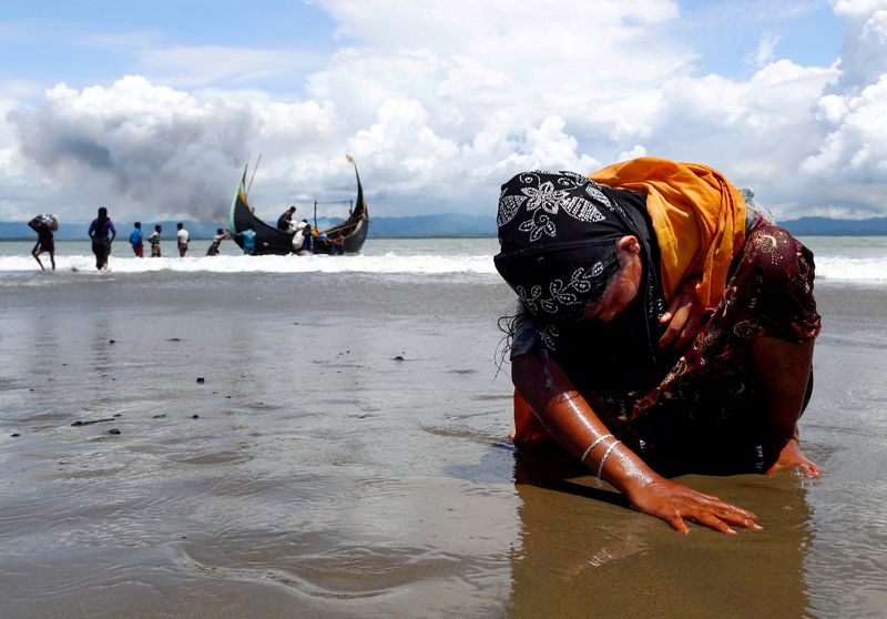 &copy; Reuters. Refugiada rohingya em praia de Bangladesh
11/09/2017
REUTERS/Danish Siddiqui