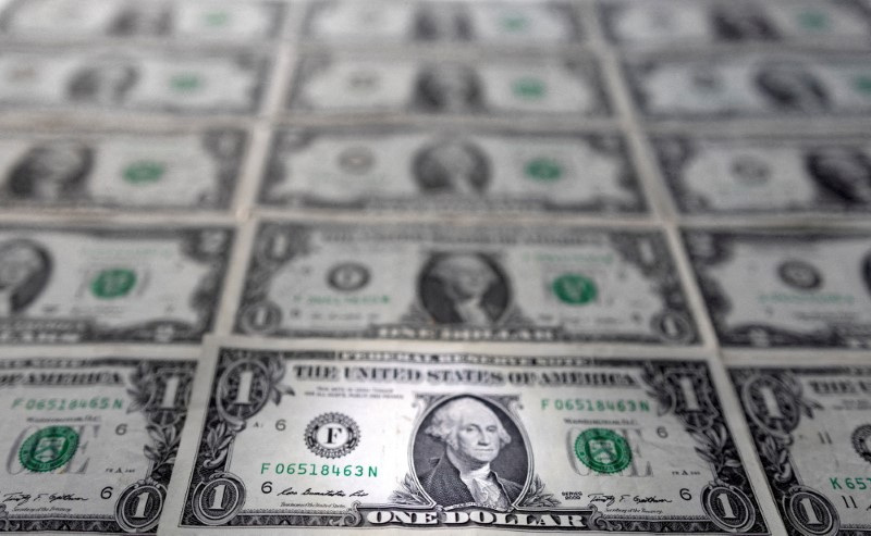 Dólar renova máxima em 6 meses e sobe 1,7% em semana pré-Fed