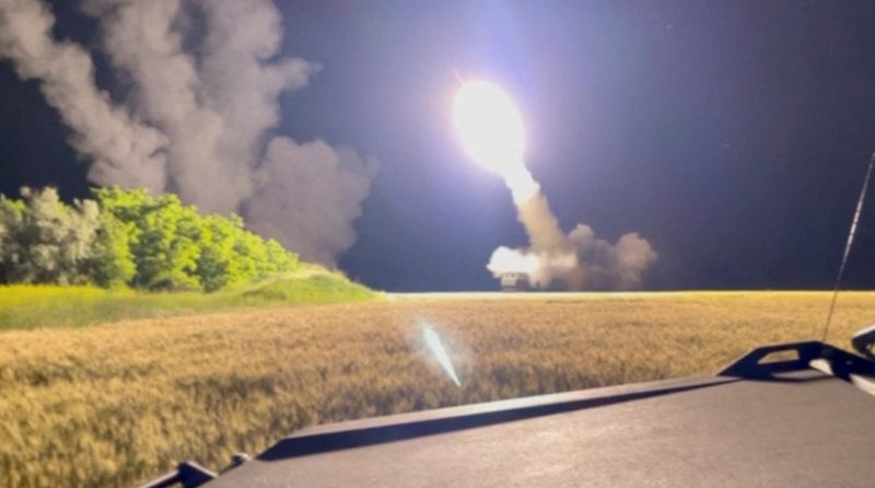&copy; Reuters. ロシア国防省は２２日、米国がウクライナに供給した高機動ロケット砲システム「ハイマース」４基を、今月初めに破壊したと発表した。提供画像（２０２２年　ロイター）