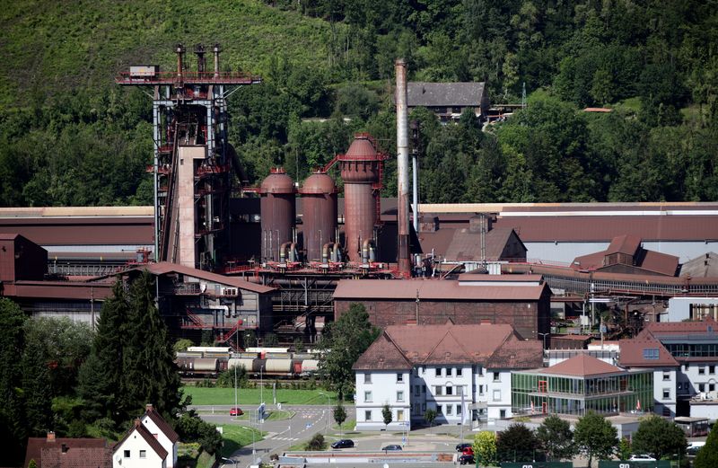 &copy; Reuters. FILE PHOTO: A general view of the steel plant Donawitz of Austrian steelmaker Voestalpine in Leoben, Austria  August 9, 2019. REUTERS/Lisi Niesner