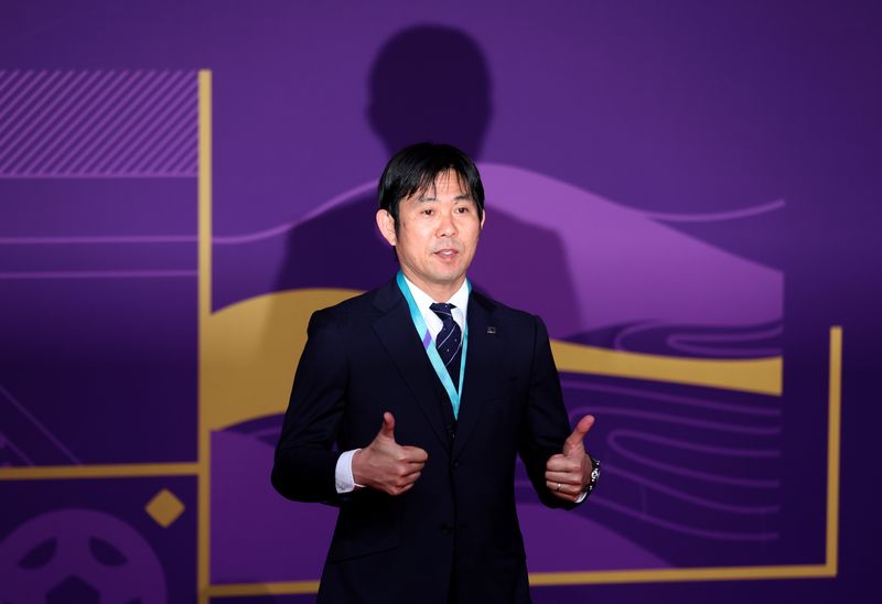 &copy; Reuters. هاجيمي مورياسو مدرب اليابان لدى وصوله قبل القرعة النهائية لكأس العالم لكرة القدم في الدوحة يوم الأول من أبريل نيسان 2022. تصوير: كارل ريسيني - 