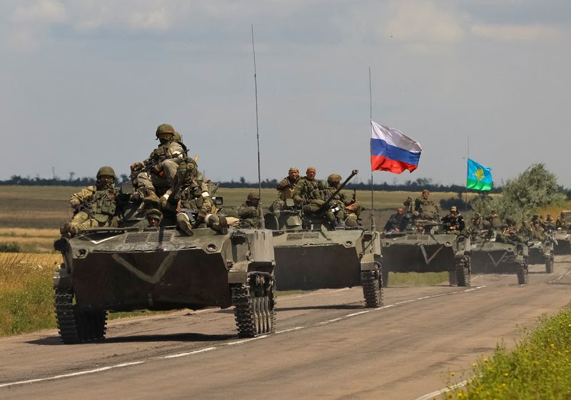 © Reuters. An armoured convoy of Russian troops drives in Russian-held part of Zaporizhzhia region, Ukraine, July 23, 2022.  REUTERS/Alexander Ermochenko