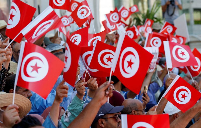 Tunisians vote on constitution expanding president's power