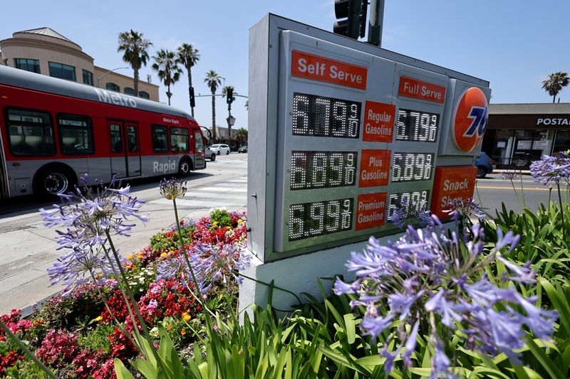 &copy; Reuters. FILE PHOTO: Gas prices over the $6.00 mark are advertised at a 76 Station in Santa Monica, California, U.S., May 26, 2022. REUTERS/Lucy Nicholson/File Photo
