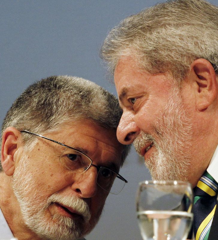 &copy; Reuters. Ex-presidente Luiz Inácio Lula da Silva e ex-chanceler Celso Amorim
29/06/2010
REUTERS/Nacho Doce