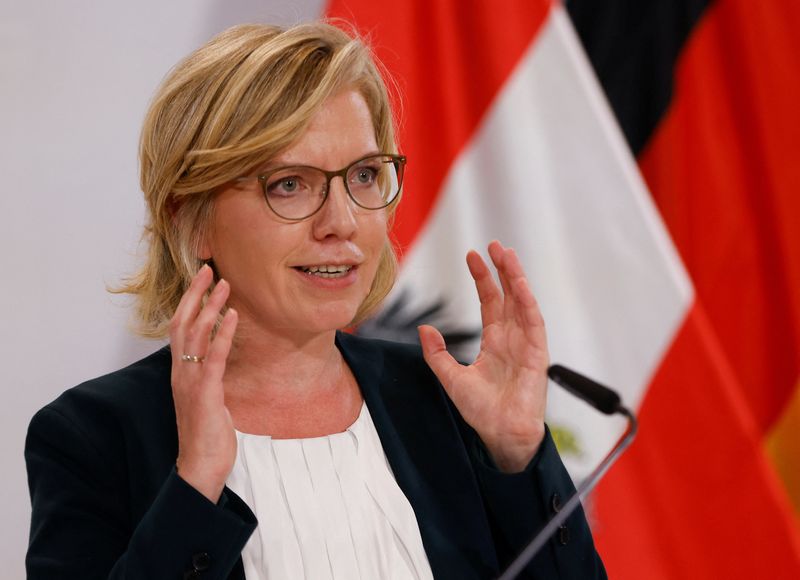 &copy; Reuters. FILE PHOTO: Austrian Energy Minister Leonore Gewessler addresses a news conference in Vienna, Austria July 12, 2022.  REUTERS/Leonhard Foeger