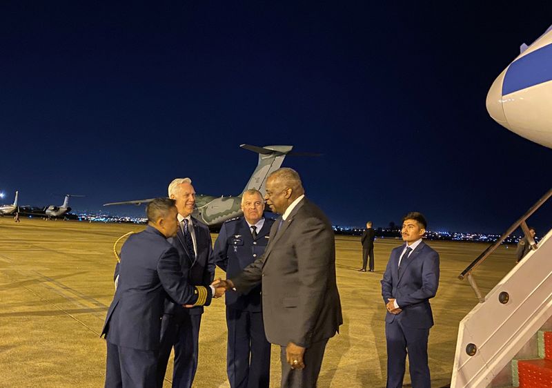 &copy; Reuters. U.S. Defense Secretary Lloyd Austin is greeted upon landing in Brasilia, for a regional defense meeting, in Brazil, July 25, 2022. REUTERS/Phil Stewart