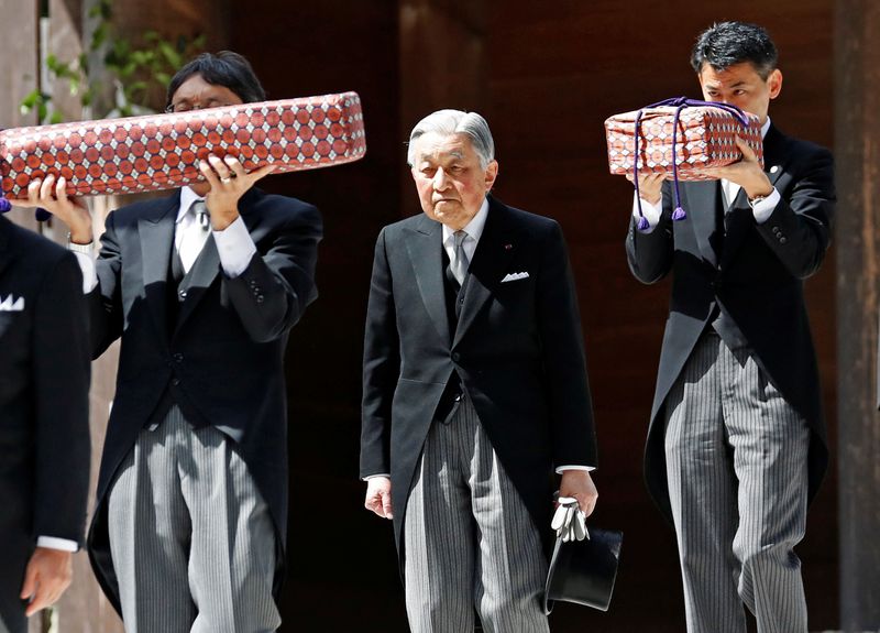 &copy; Reuters. FILE PHOTO: Japan's Emperor Akihito, flanked by Imperial Household Agency officials carrying two of the so-called Three Sacred Treasures of Japan, leaves the main sanctuary as he visits the Inner shrine of the Ise Jingu shrine, ahead of his April 30, 2019